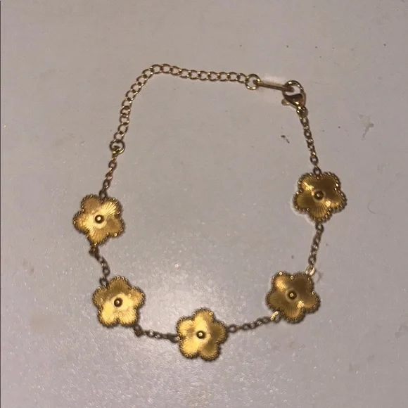 Gold Flower Chain Bracelet - Picture 4 of 4